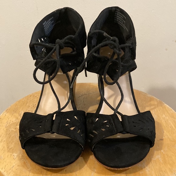 JustFab Black Wedge Sandals— Size 8.5 - Picture 3 of 9